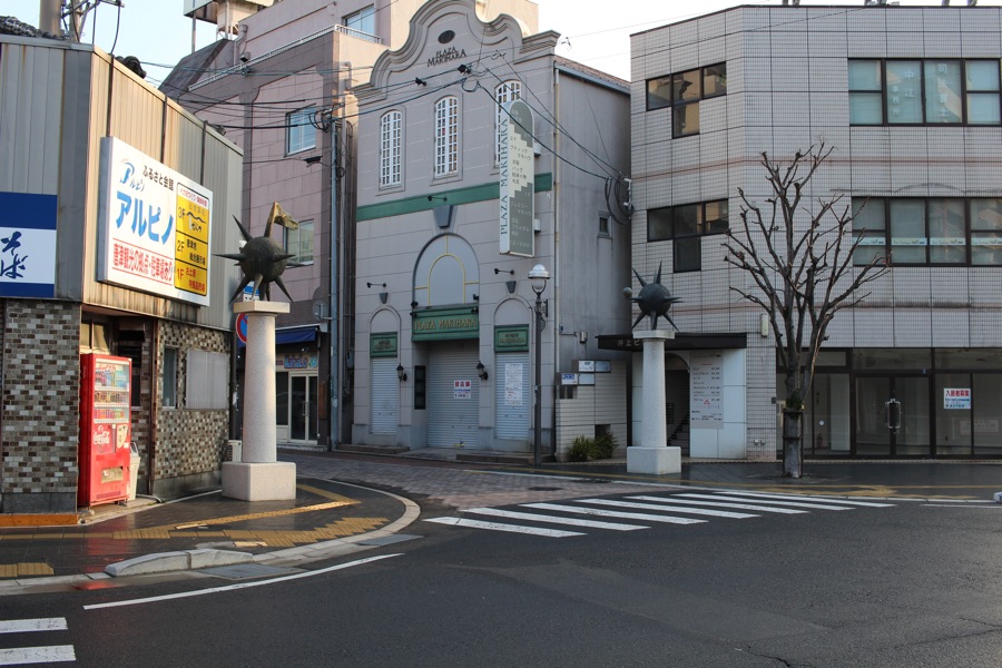 車站右全面的這條街進入去「京町商店街」。