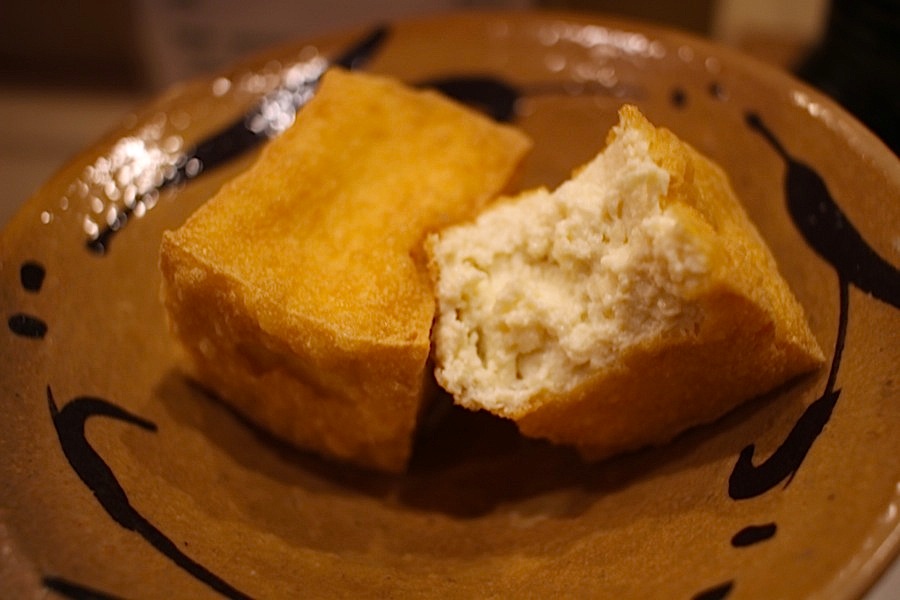 剛剛炸的油豆腐。外面香脆,內裡嫩滑。