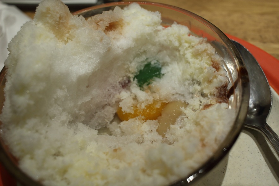 外樣簡樸的朱古力味，原來內裡有白豆、啫喱等材料。